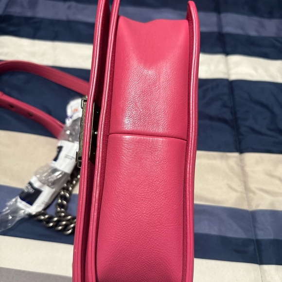 Chanel Le boy bag in nice pink color and gun metal hardware. - Picture 8 of 15